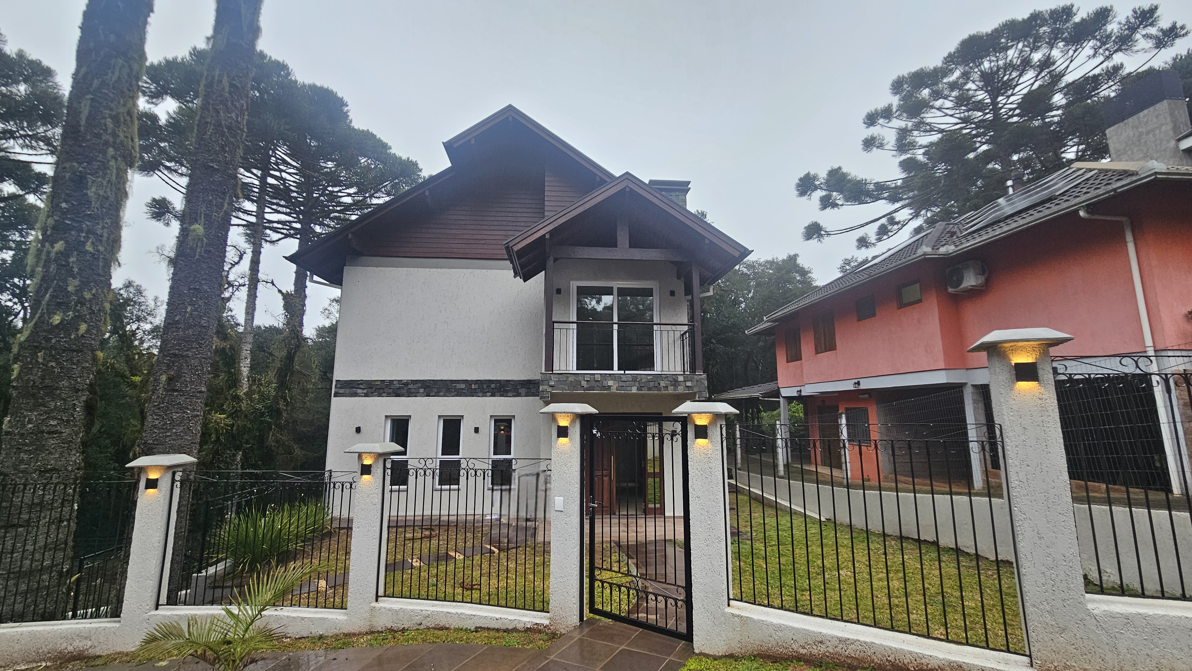 Casa Nova e Ampla com 4 Suítes em Gramado — foto 1