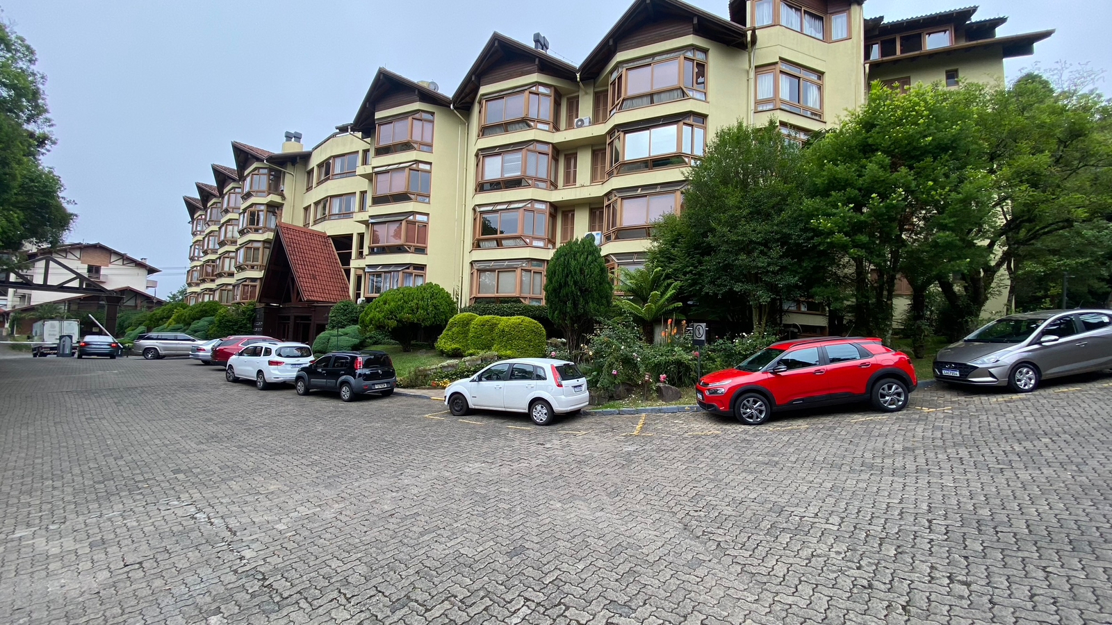 Apartamento mobiliado à venda no coração de Gramado — foto 1